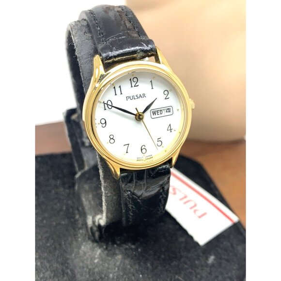 Pulsar Women's Watch VX83-X002 Vintage Quartz White Dial Day Date Black Leather - Picture 12 of 13